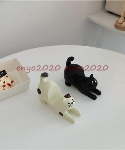 キャットの置物 猫 動物 オーナメント かわいい 携帯スタンド おしゃれ インテリア 装飾 お洒落 卓上置物 事務室 置き物 雑貨 装飾品 2色 癒し プレゼント 小物 * オブジェ、置き物